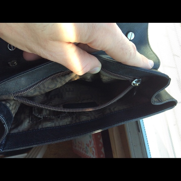 Ferragamo pocketbook with matching wallet - Picture 13 of 13